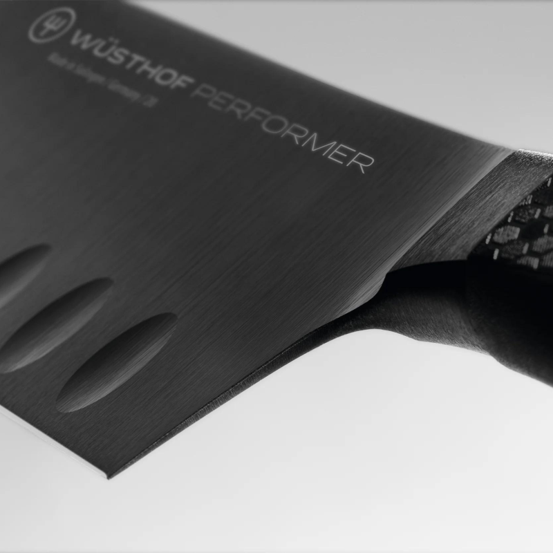 Détail de la lame du couteau Santoku Performer à lame cannelée 17 cm