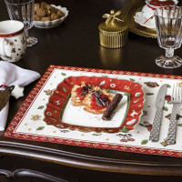 Set de table de Noël avec assiette carrée rouge