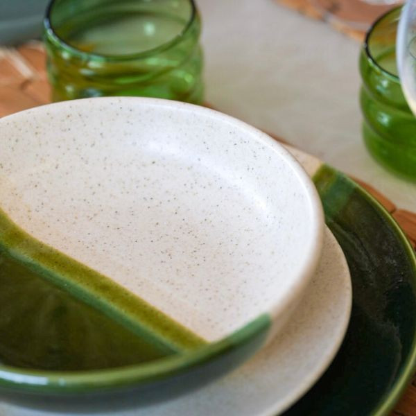 Quelle matière pour sa vaisselle : céramique, grès, porcelaine ou mélamine ?